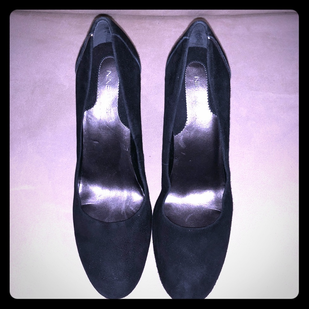 Pre owned Nine West Suede Black pump size 9M
